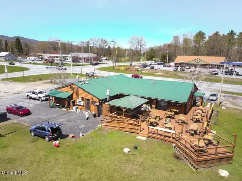 Established Restaurant in High-Traffic Area