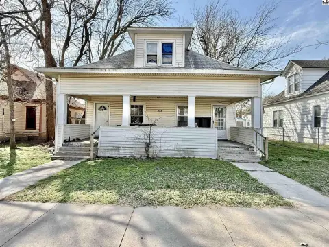 Income-Producing Duplex in Hutchinson, KS