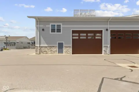 Garage Space in Westfield Motor District