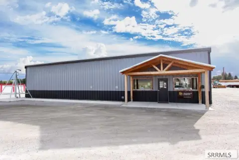Highway-Front Flex Building
