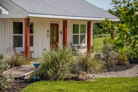 Clear Skies Ranchette: Rural Charm