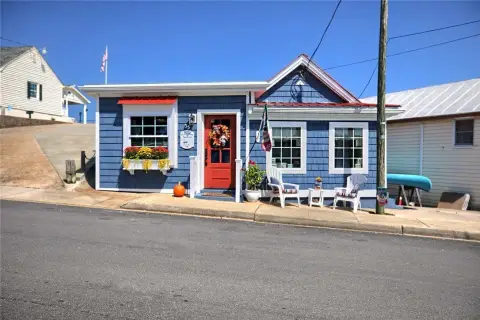 Two-Room Retail Storefront