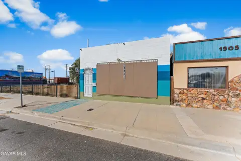 Mojave Retail Building with RV Parking