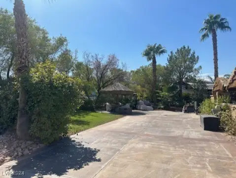 Las Vegas Resort Oversized Corner