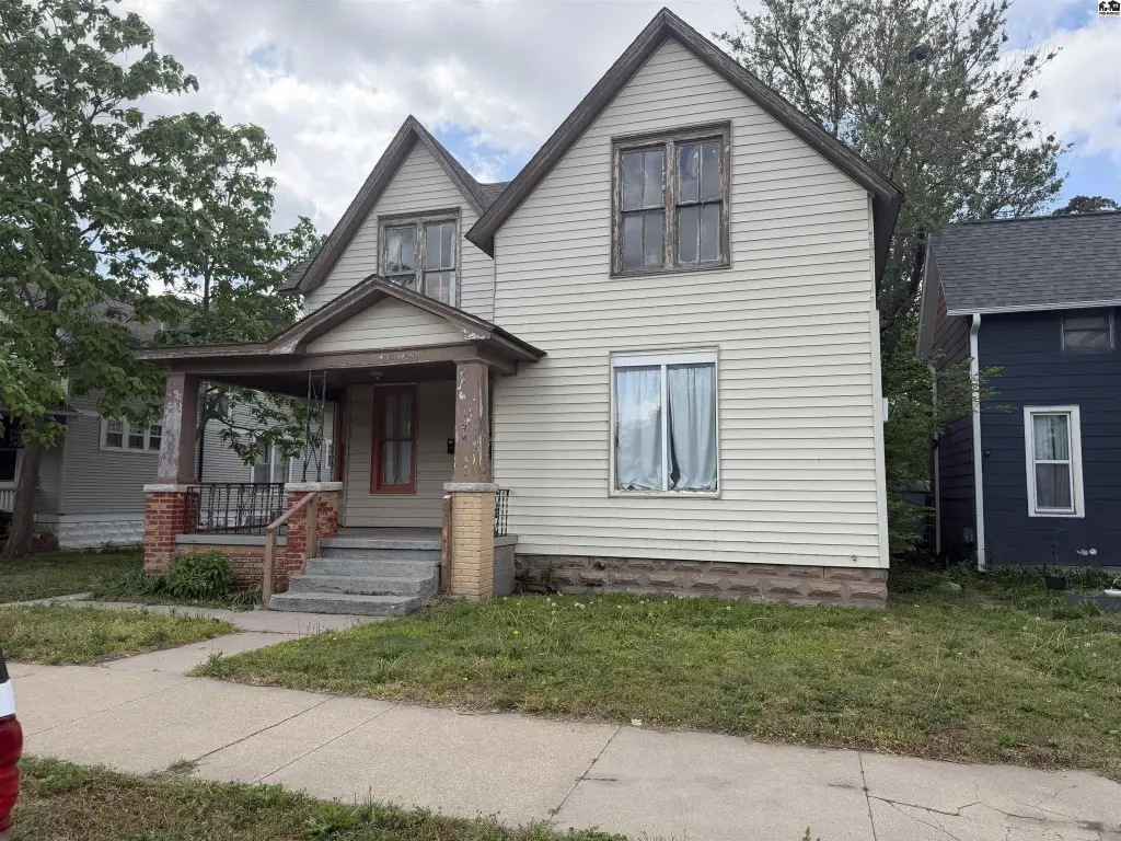213 W 9Th Ave, Hutchinson, KS 67501