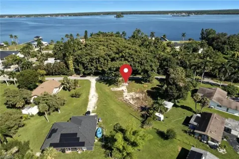 Spacious Corner Lot Near River