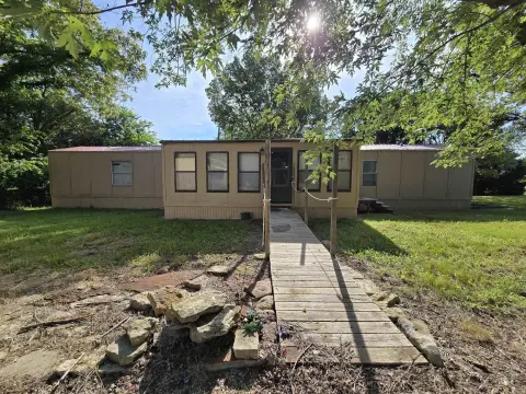 Spacious Land with Utilities Ready