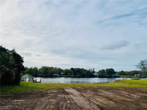 Caloosahatchee Riverfront Residential Lot