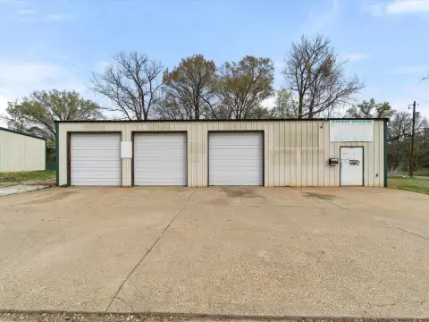 Automotive Flex Shop with Roll-Up Doors