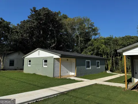 Renovated Duplex: Turnkey Investment