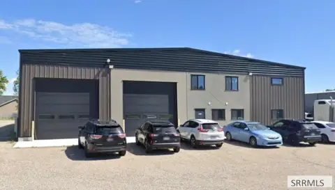 Flex Shop with Grade-Level Doors