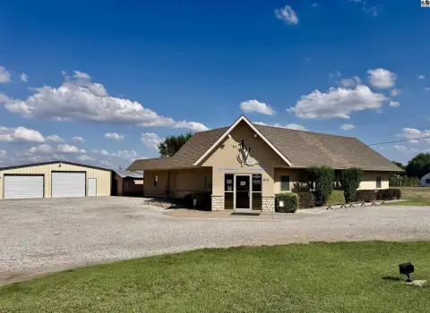 Veterinary Medical Center with Large-Animal Facility