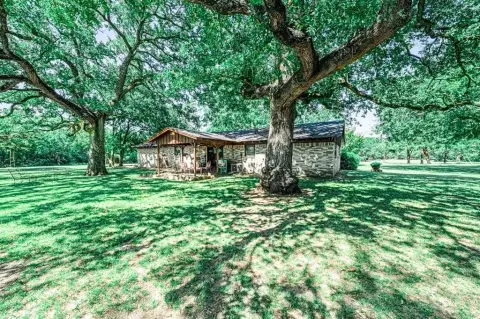 Texas Ranch with Historic Oak Trees