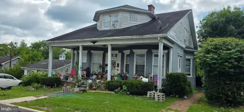 Victorian Triplex with Detached Garage