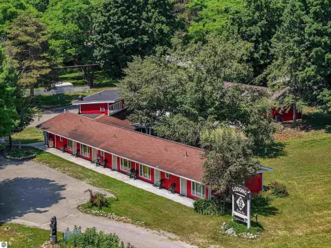 21-Room Motel with Residence