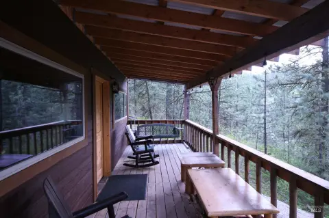 Secluded Land with Cabin in Banks