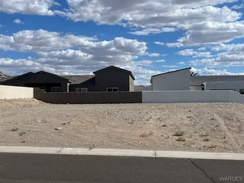 Fort Mohave Land in Greens
