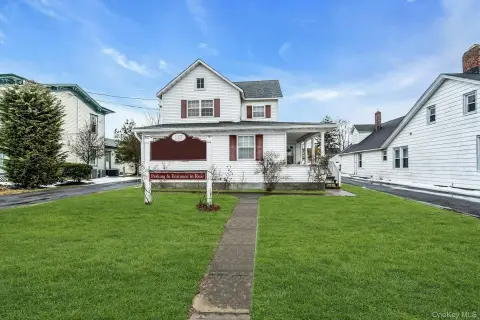 Versatile Mixed-Use Property Near Patchogue