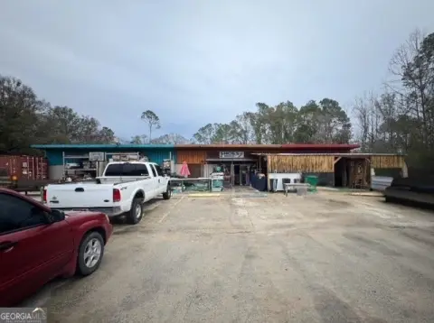 Baxley Commercial Property with Bays
