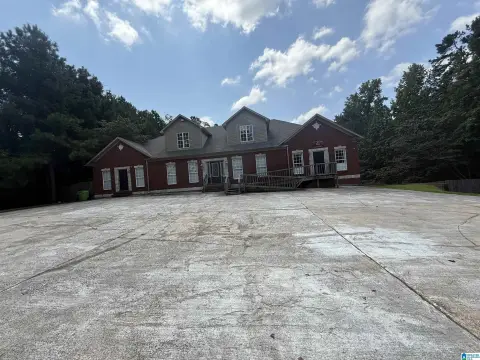 Versatile Mixed-Use Investment Opportunity