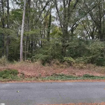 Residential Lot in Wood Land Acres