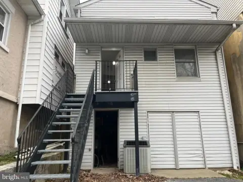 Versatile Commercial Unit in Claymont