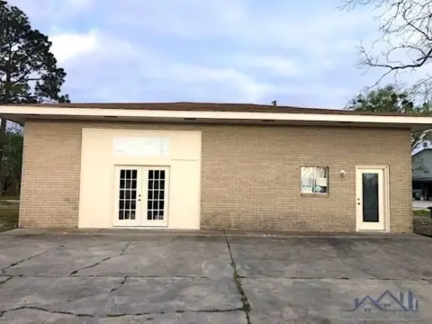 Larose Commercial Building For Sale