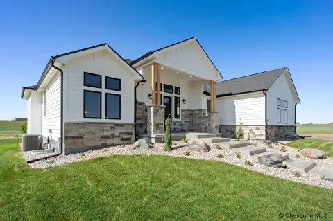 Cheyenne Ranch with RV Garage