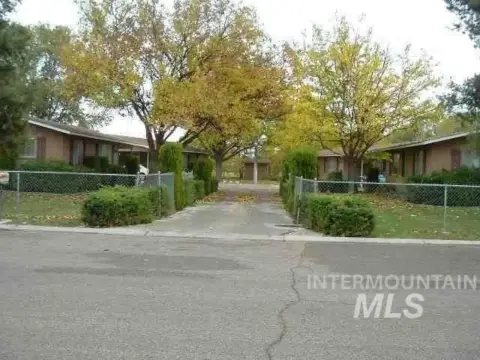 Nampa Quadruplex on Large Lot