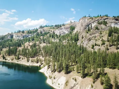 Columbia River Frontage Land