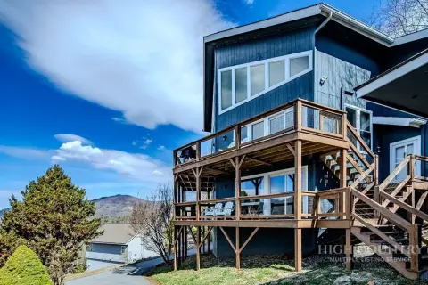 Renovated Four-Unit Mountain Quadplex