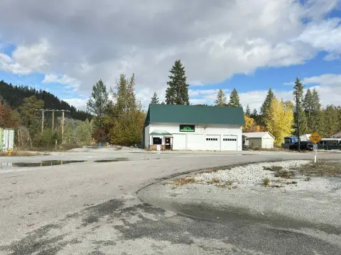 Versatile Commercial Building on Acreage