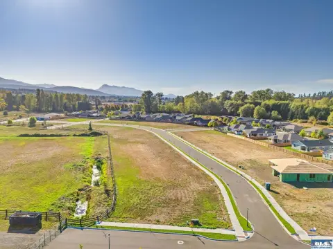 Residential Land in Willow Creek Manor