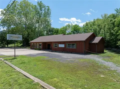 Prime Commercial Building in Greenwood