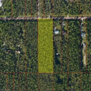 Spacious Land Parcel in Naples