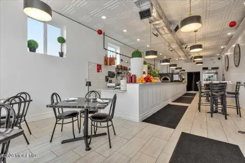 Turnkey Restaurant & Pizzeria Opportunity