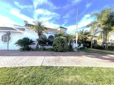 Los Angeles Triplex with Garage