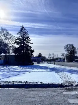 Corner Land in High-Traffic Area