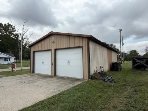 Baskett Commercial Property with Office