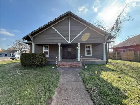 Income-Producing Duplex in Terrell, TX