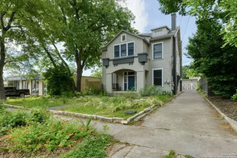Duplex in Growing San Antonio