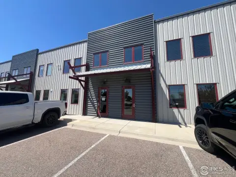 Functional Industrial/Flex Unit For Lease