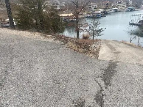 Lakefront Property in Porto Cima