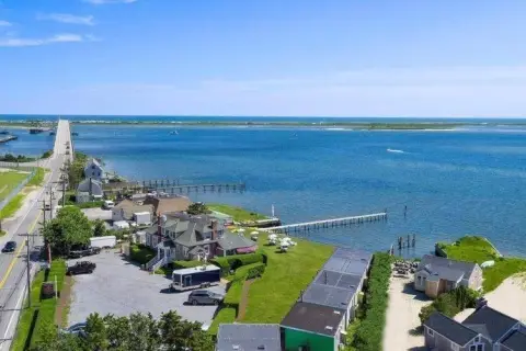 Bayfront Restaurant & Boutique Inn