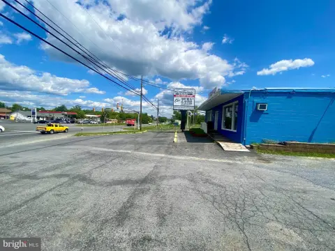 High-Traffic Retail Building For Sale