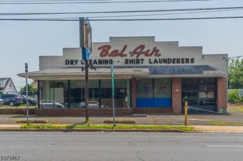 High-Visibility Commercial Space in Linden