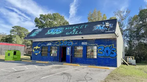 High-Visibility Commercial Building on Busy Corridor