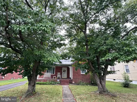 Versatile Arbutus Multi-Unit Property