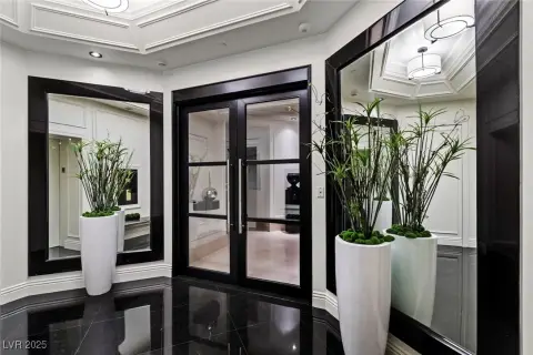 Renovated Penthouse with Panoramic Views