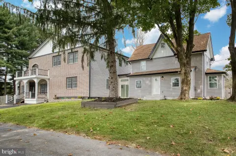 Spacious Multifamily Home with Apartments